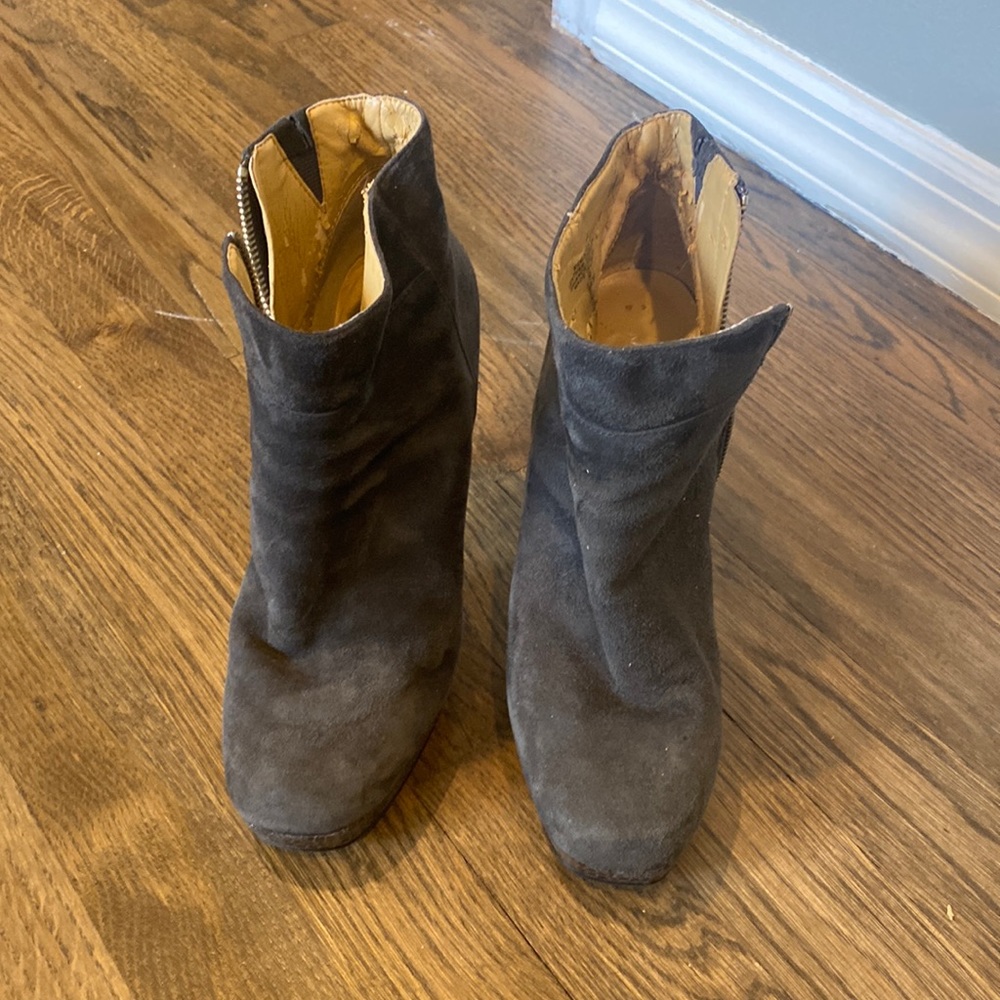 Nine West esmiraldar booties gray suede